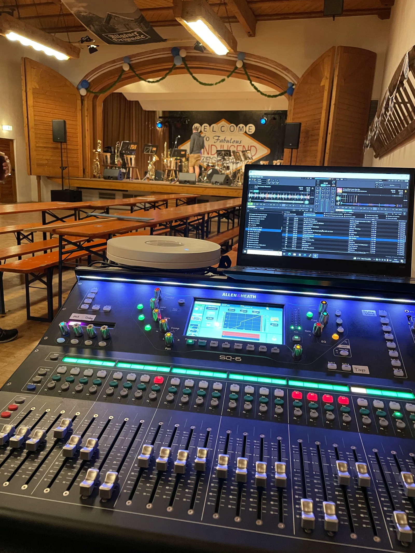 Live-Konzert mit professioneller Ton- und Lichttechnik